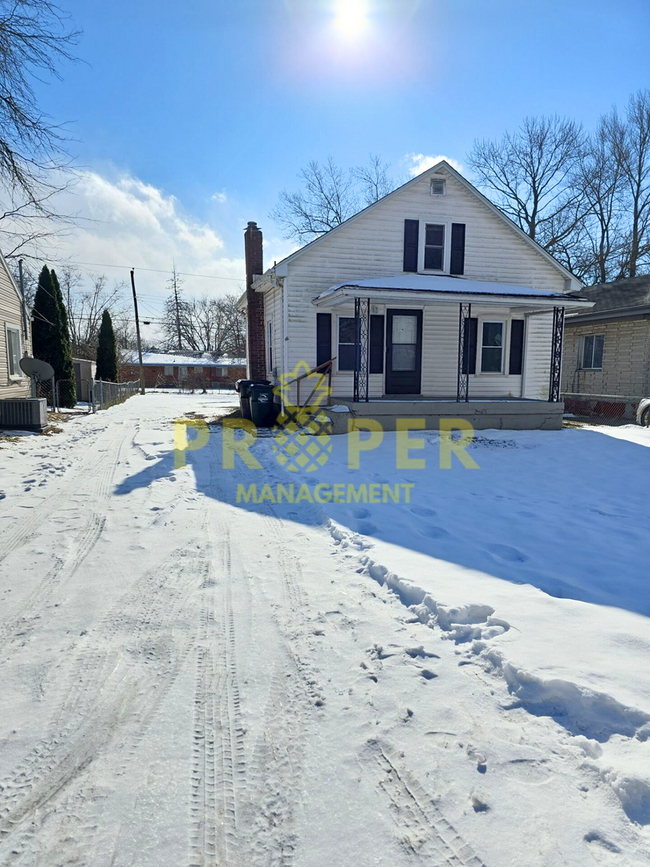 Primary Photo - Charming 2 bed Cape Cod with central air a...