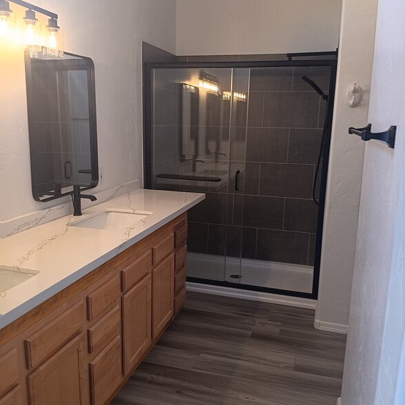 Newly remodeled master bath - 2411 E Stone Stable Dr