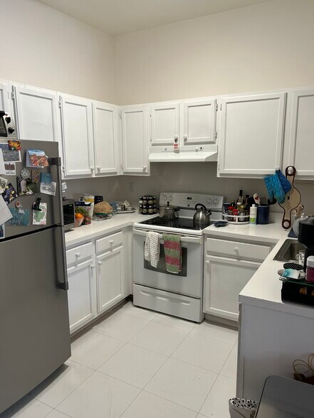 Building Photo - 48 Forest St