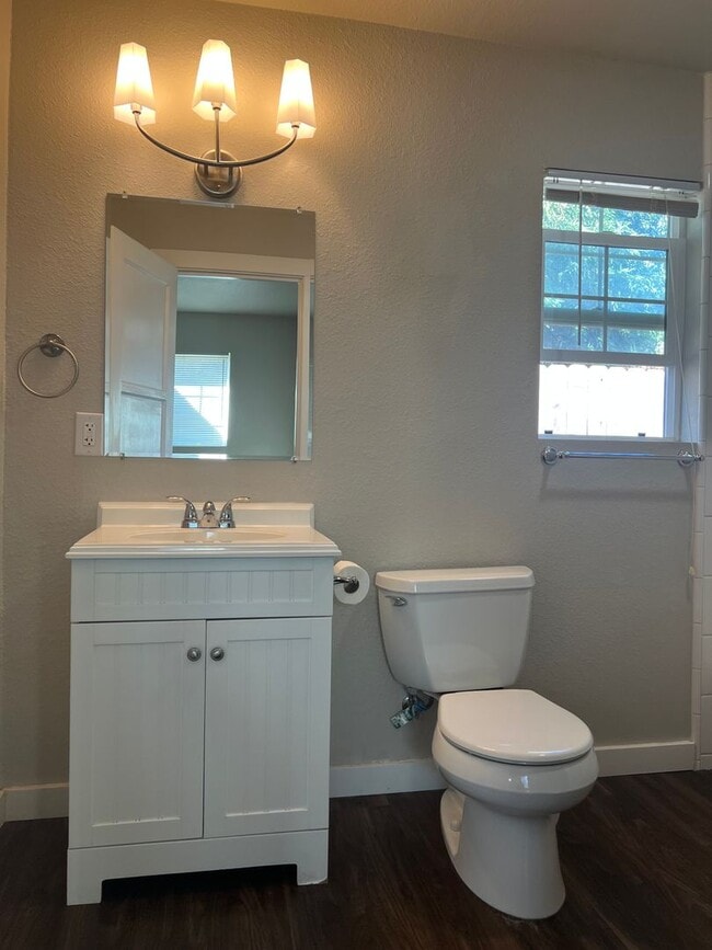 Building Photo - 1 Bedroom Home in Redding - MUST SEE