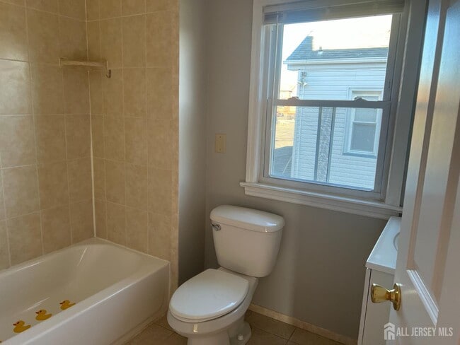 Building Photo - 104 W High St