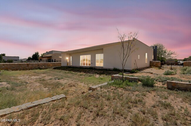 Building Photo - 5708 Valley Laurel St