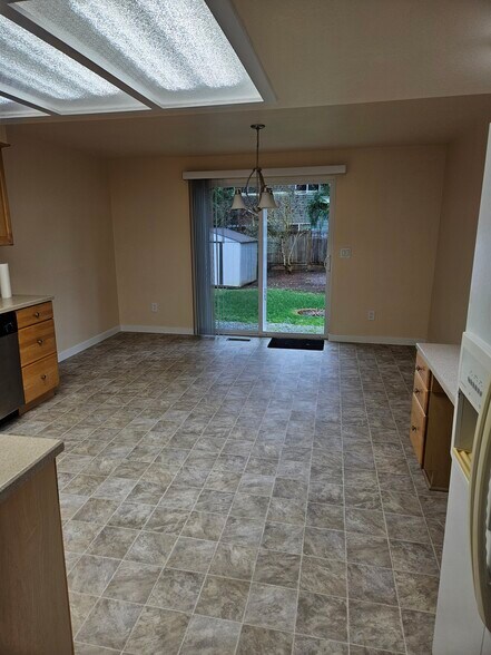Dinning room - 10011 33rd Ave SE