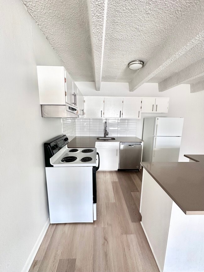 Kitchen - Columbine Plaza