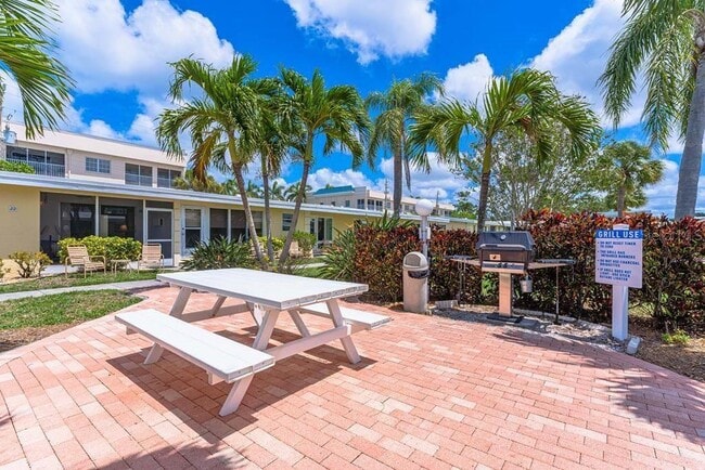 Building Photo - 6006 Midnight Pass Rd