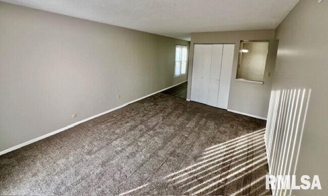 Building Photo - 2608 W Willowlake Dr