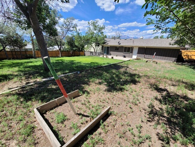 Building Photo - Great 5br/2ba House in NE Colorado Springs. Near UCCS