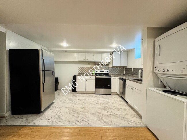 Building Photo - 6600 Braddock Rd