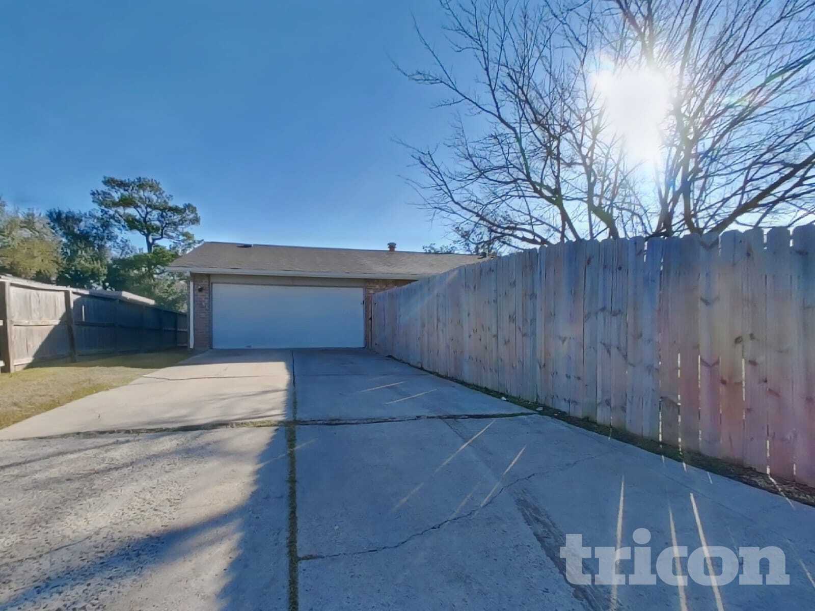 Building Photo - 6127 Larchbrook Dr