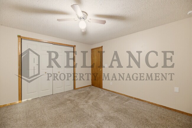 Building Photo - 2770 N Parkridge Ct