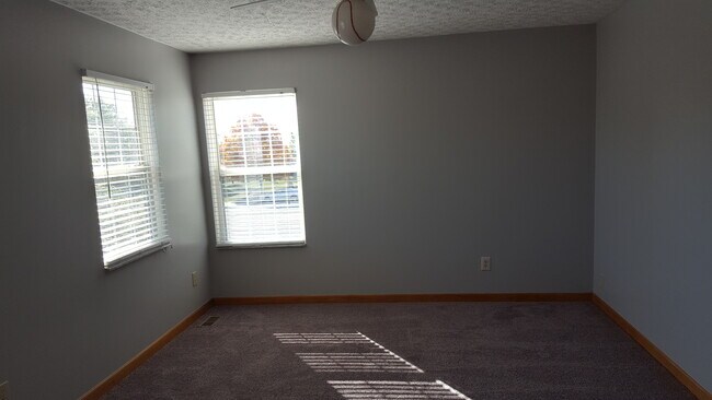 Building Photo - 6946 Seafield Ct