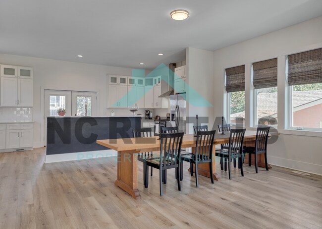 Building Photo - 1501 E Jones St