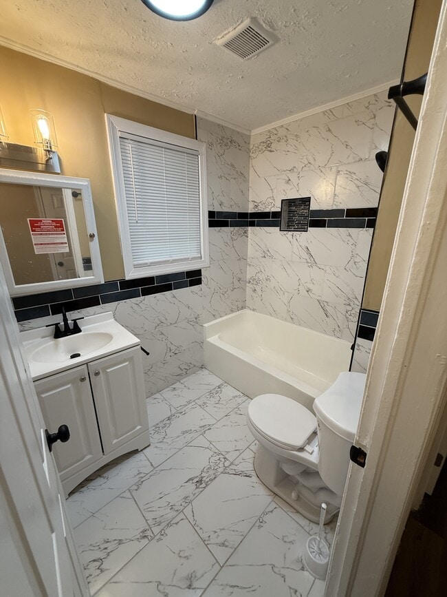 Building Photo - 91 Munson Dr