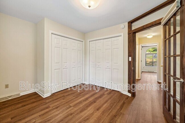 Building Photo - 1676 Royal Oak Ct