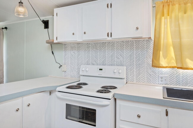Building Photo - 2725 FL-83