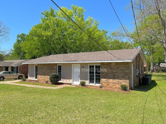 Building Photo - 641 Groveland Dr