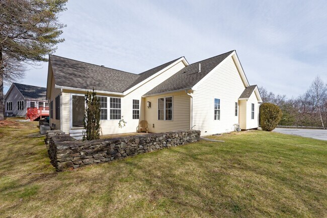 Building Photo - 21 Surrey Dr