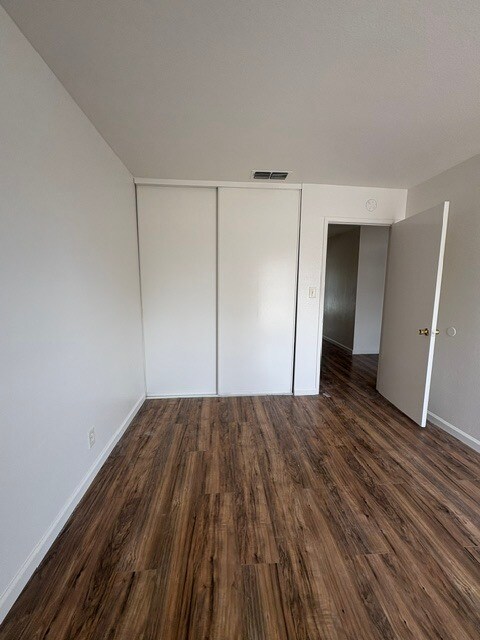 Building Photo - 310 S Argyle Ave