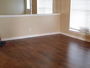 Building Photo - 2103 Pond View Ct