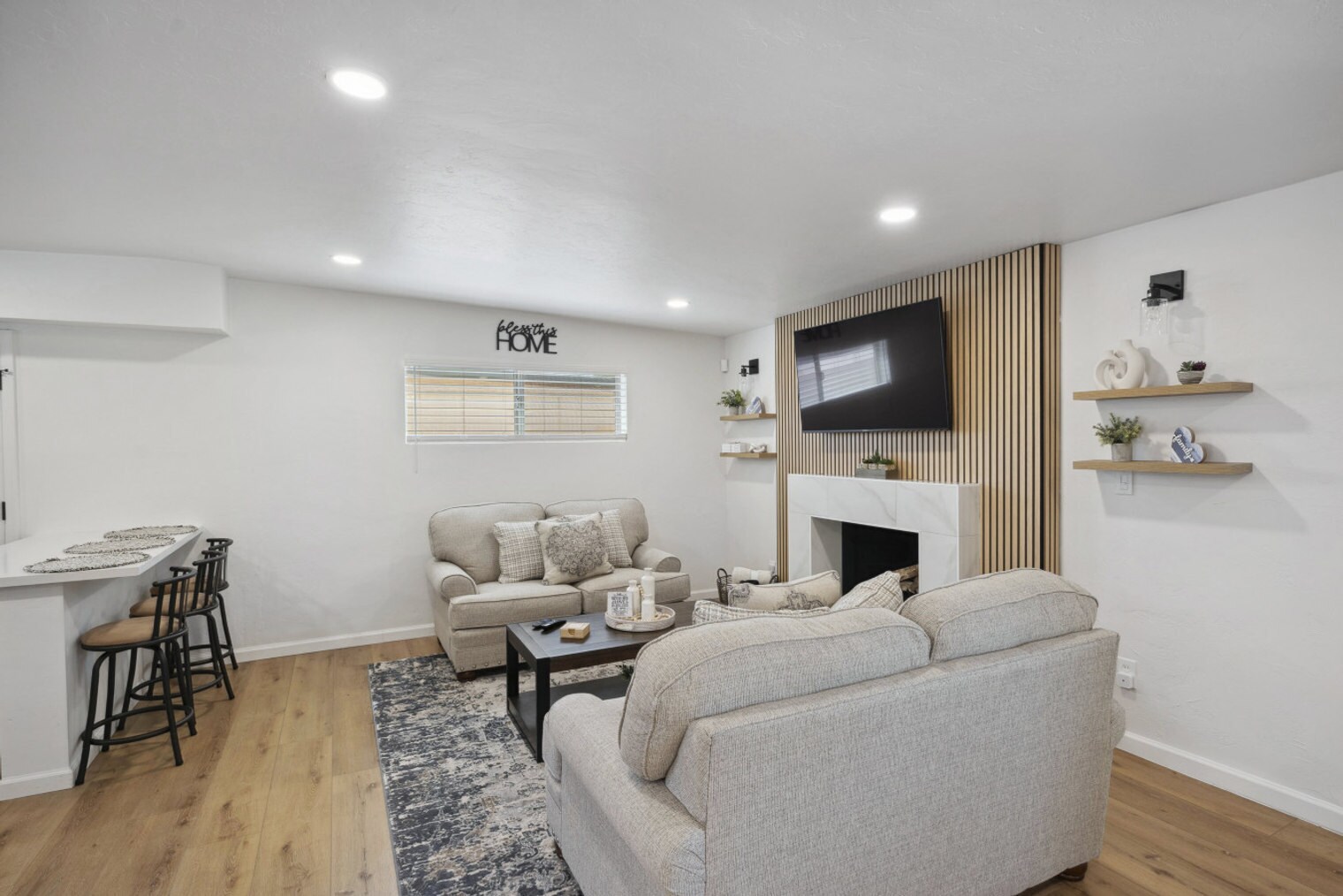 Building Photo - 4909 E Bermuda St