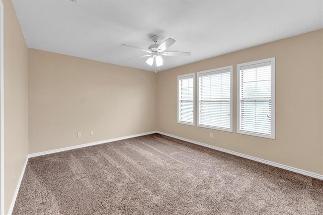 Building Photo - 114 Vista Way