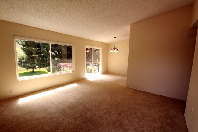 Building Photo - 4075 Rosenda Ct