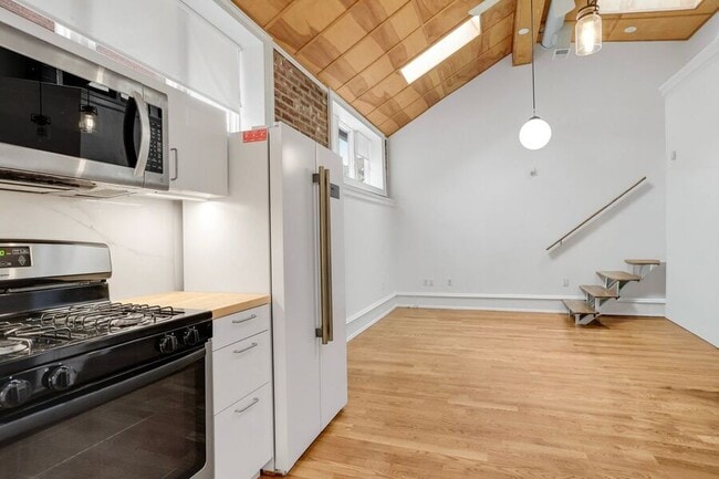 Building Photo - 1631 16th St NW