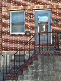 Building Photo - 1012 S Robinson St