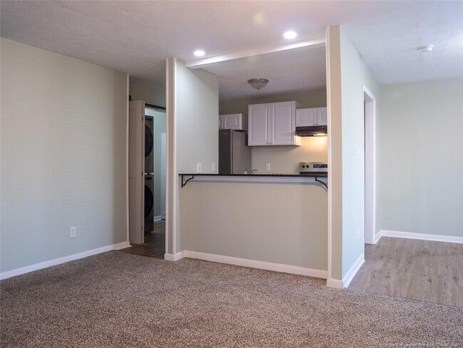 Building Photo - 667 Bartons Landing Pl