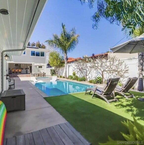 Building Photo - 301 7th St