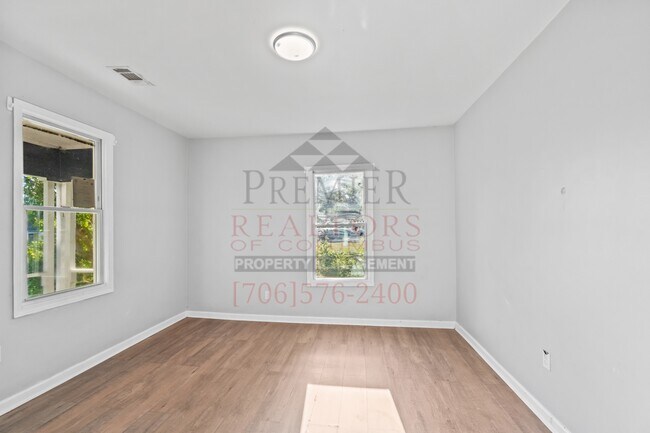 Building Photo - 615 32nd St