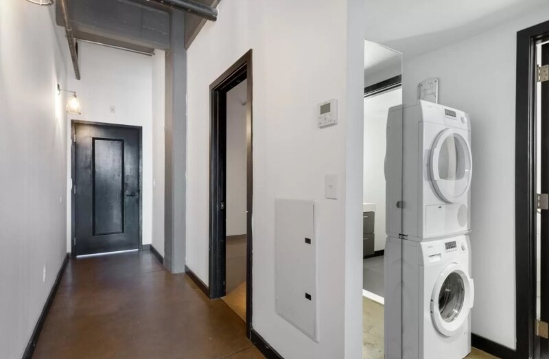 Building Photo - 1701 Tulip St