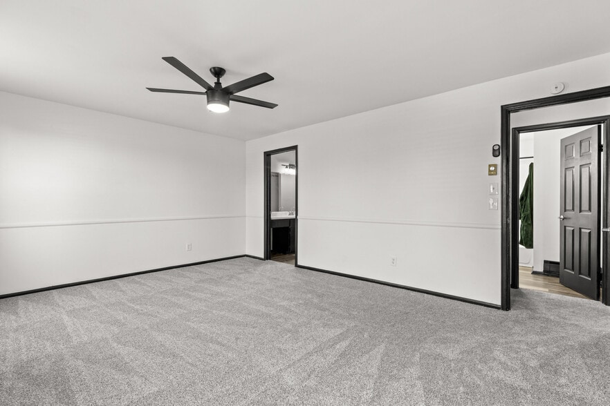 Building Photo - 16562 E Louisiana Dr