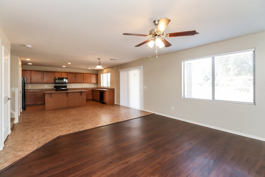 Building Photo - 960 N 168th Dr