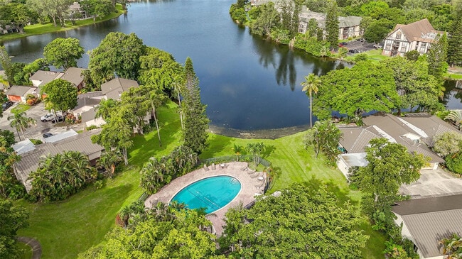 Building Photo - 5614 Hammock Ln