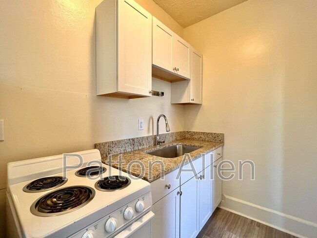 Building Photo - 43 Ravenscroft Dr