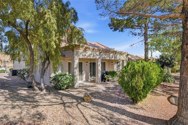 Building Photo - 2628 Highvale Dr