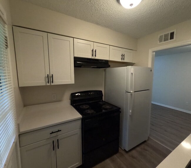 Building Photo - Fully Renovated 2BR Duplex Near University of Memphis | Pet Friendly