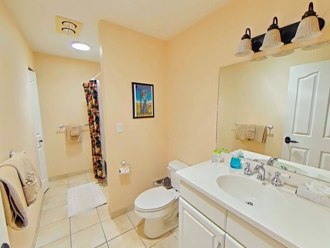 Building Photo - Beautiful Stand Alone Near Golf Course