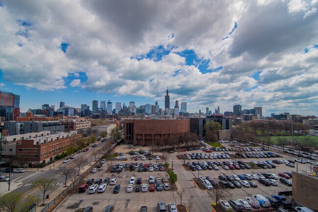 Building Photo - 6 S Laflin St