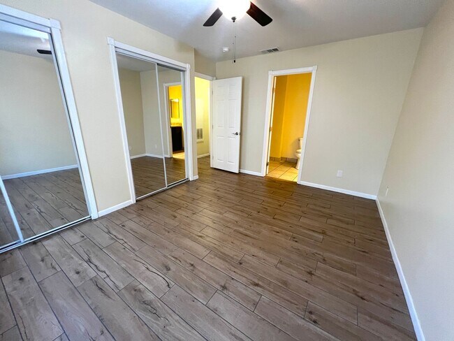 Building Photo - SPACIOUS 2bed/2bath CONDO ON FIRST FLOOR