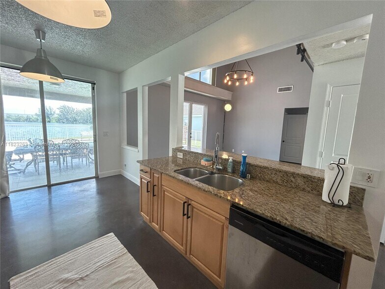 Building Photo - 5708 S Plum Bay Pky