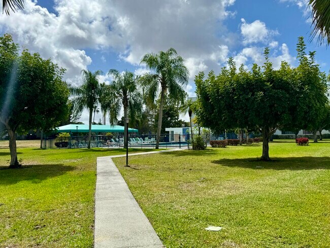 Building Photo - 6698 10th Ave N