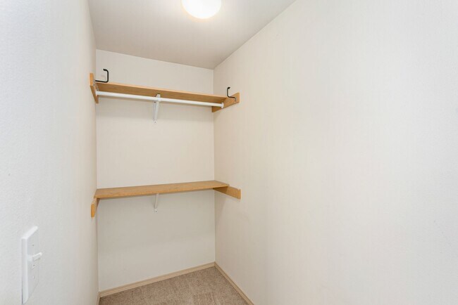 Building Photo - Spacious 3 Bed, 2 Bath Home with Garage & Large Yard in Puyallup!