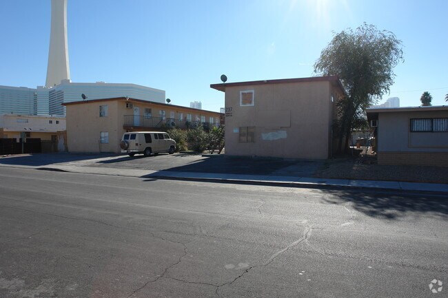 Building Photo - 237 W Chicago Ave