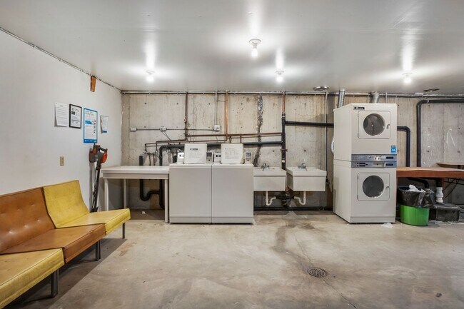 Building Photo - University Gardens Condominium Unit A7