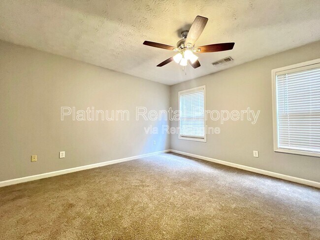 Building Photo - 725 Avening Ct