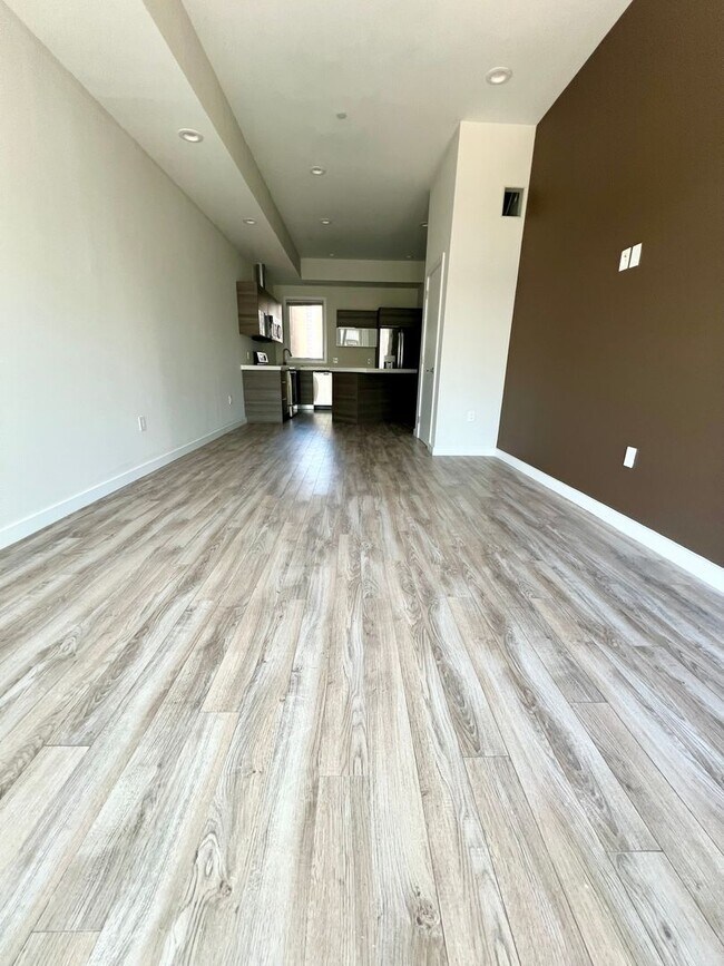 Building Photo - 932 N Marshall St