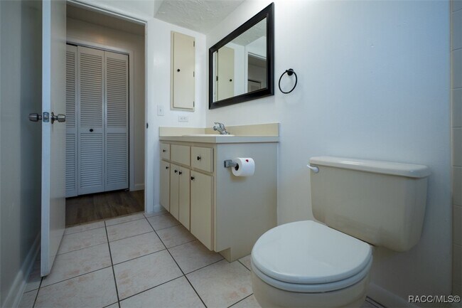 Building Photo - 68 W Sugarberry Ln