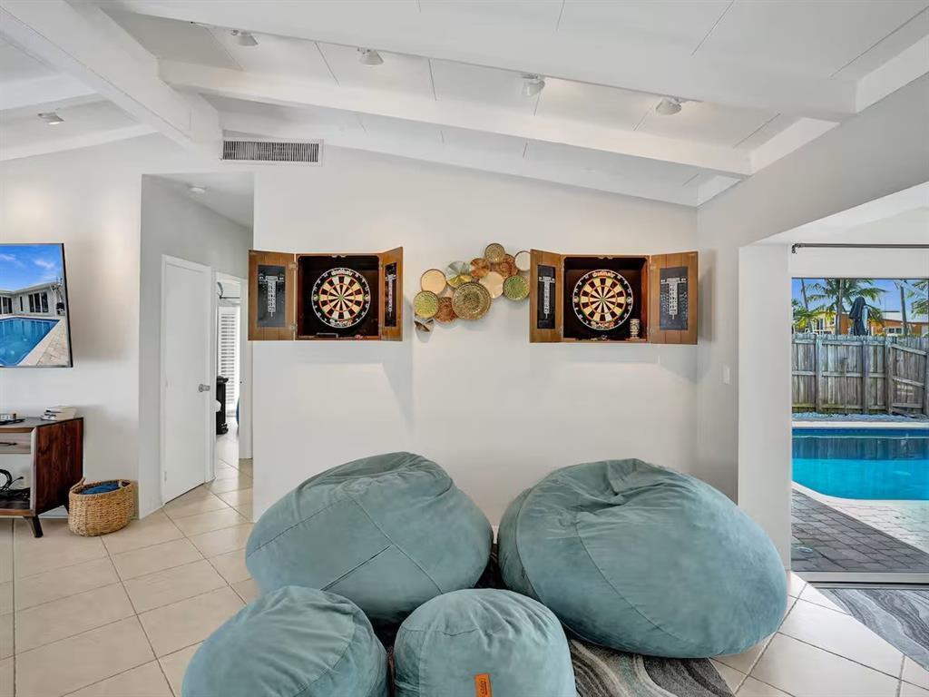 Building Photo - 2525 Gulfstream Ln